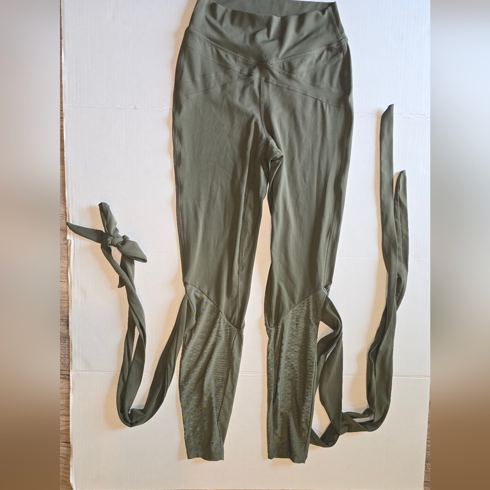 Halara SoftlyZero wrap-tie high-rise leggings in Grass Grey Green - Picture 3 of 7